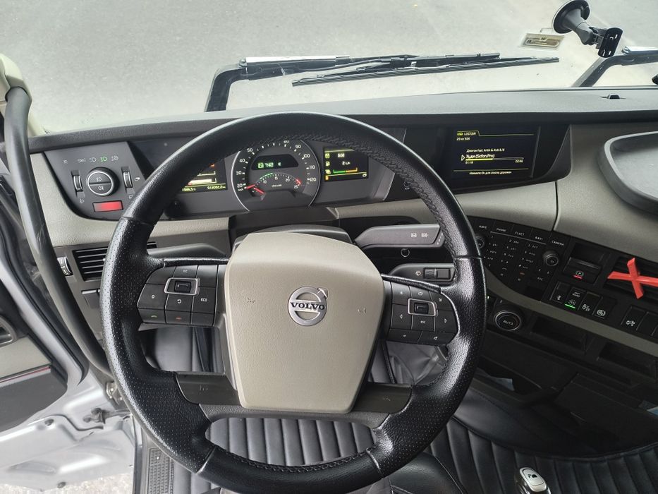 В продажу Volvo fh13