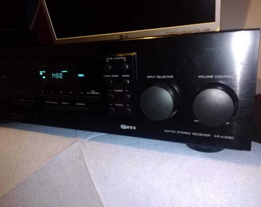 Amplificador Kenwood com rádio RDS