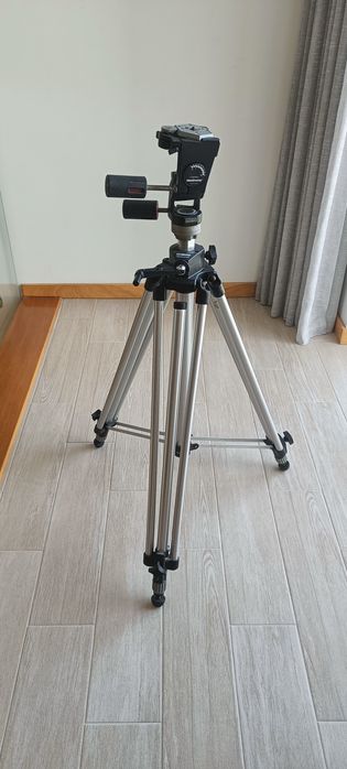 Tripé manfrotto estúdio
