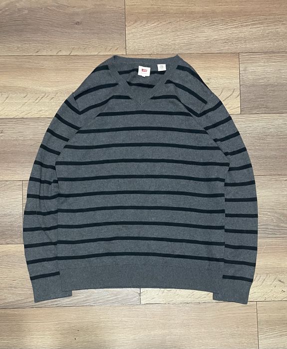 Sweter Levis (v-neck)