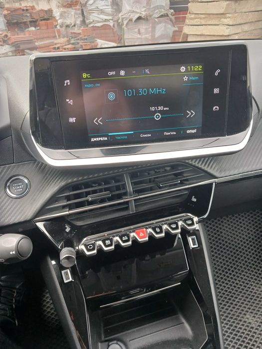 Автомобіль пежо е208 2023 рік