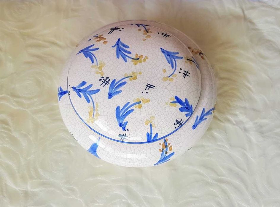 Taça com tampa circular porcelana decoração