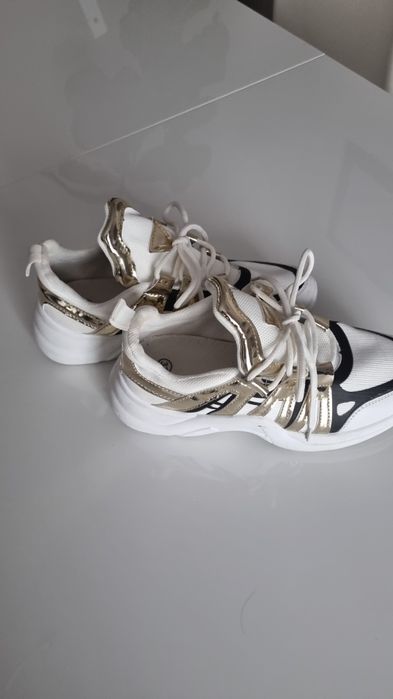 Adidasy  biale rozmiar 37