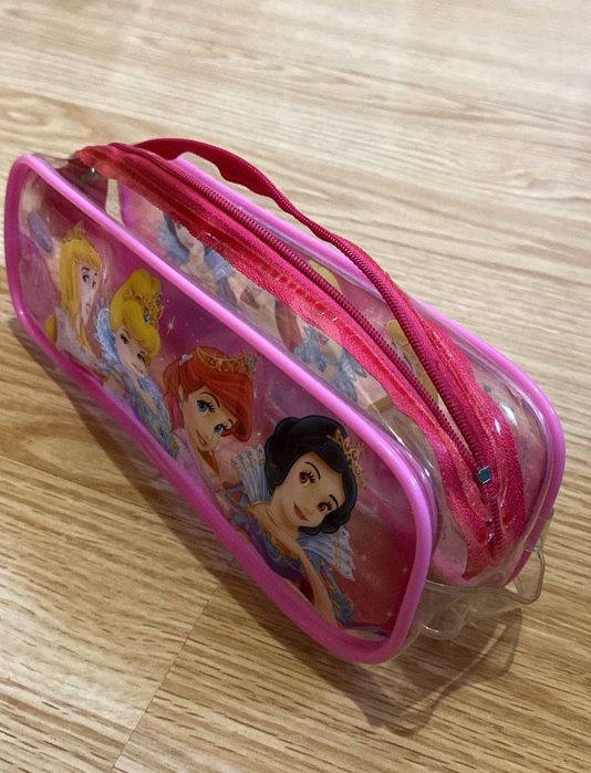 Dziewczęcy piórnik na przybory z księżniczkami Disney