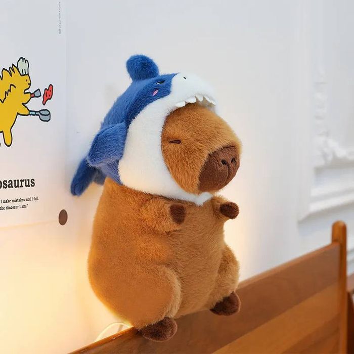 Плюшова іграшка Капібара акула 33см, Іграшка Капібара в шапці акули