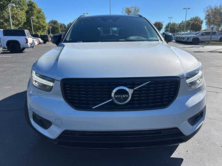 Volvo XC40 T5 R-Design      2022
