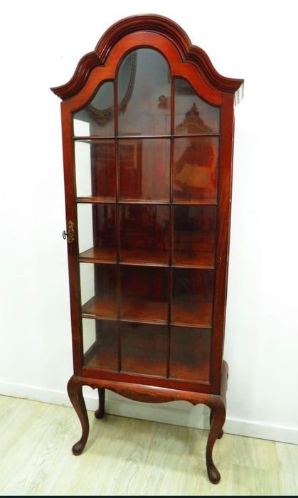 Cristaleira estilo inglês.