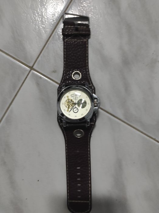 Conjunto de relógios ler anúncio