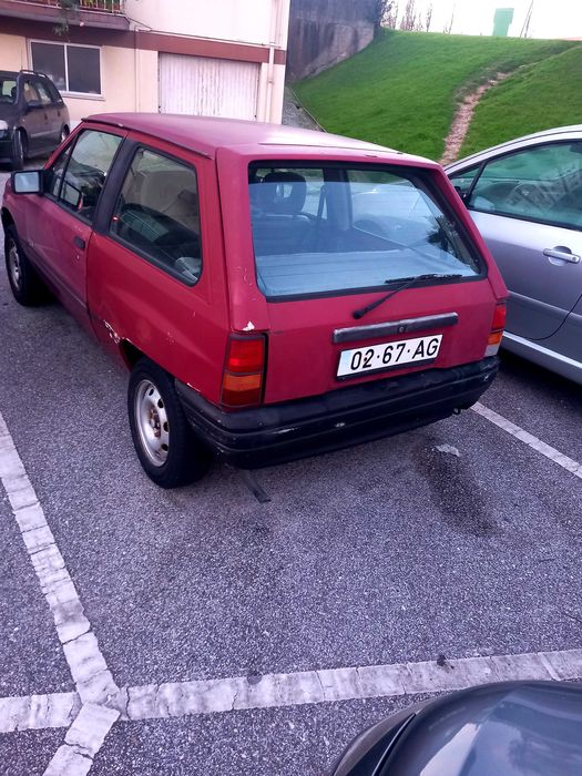 Vendo carro barato negociável aceito trocas  retoma