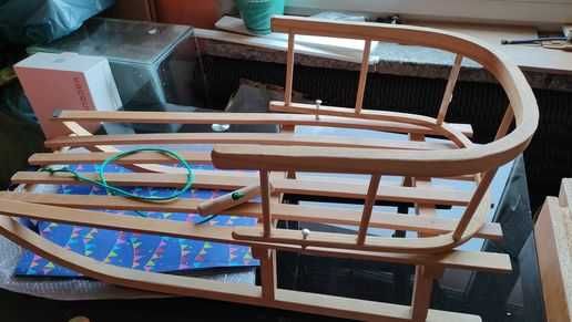 Sanki drewniane z oparciem SANKI