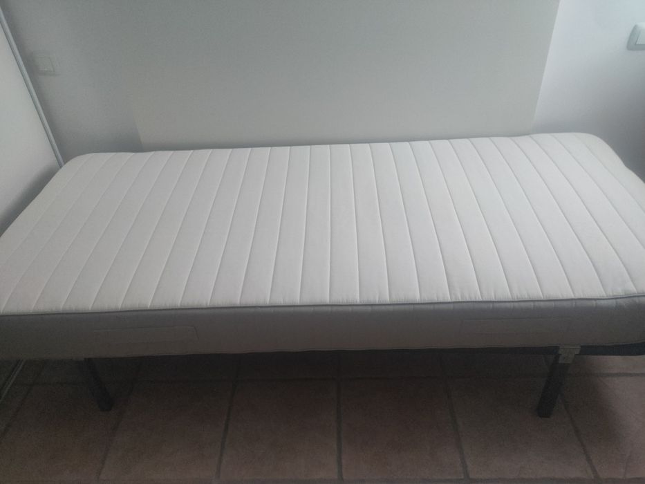 Colchão IKEA hafslow 200×90 e estrado