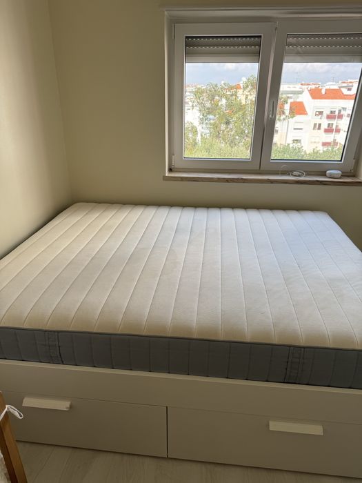 Cama de casal bom estado