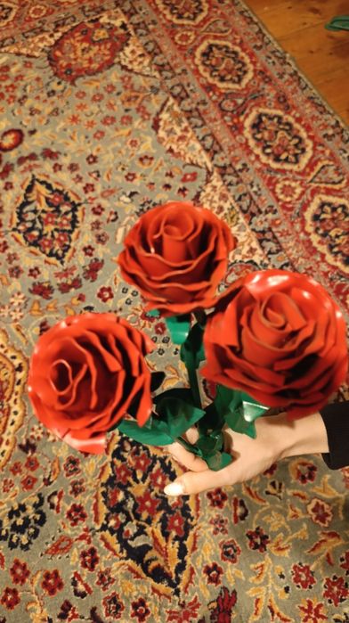 Металеві троянди