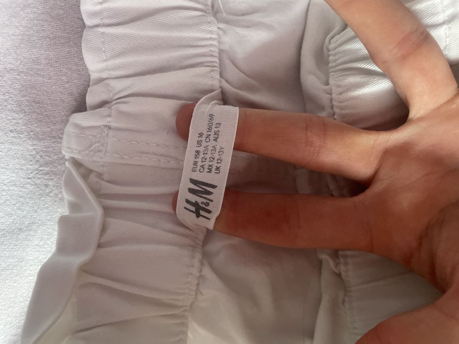 продам Белые шорты  H&M.  12-13 лет