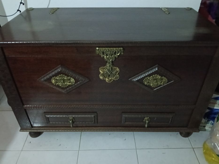 Arca de madeira antiga
