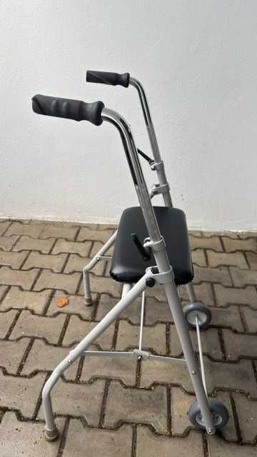 Andarilho com assento