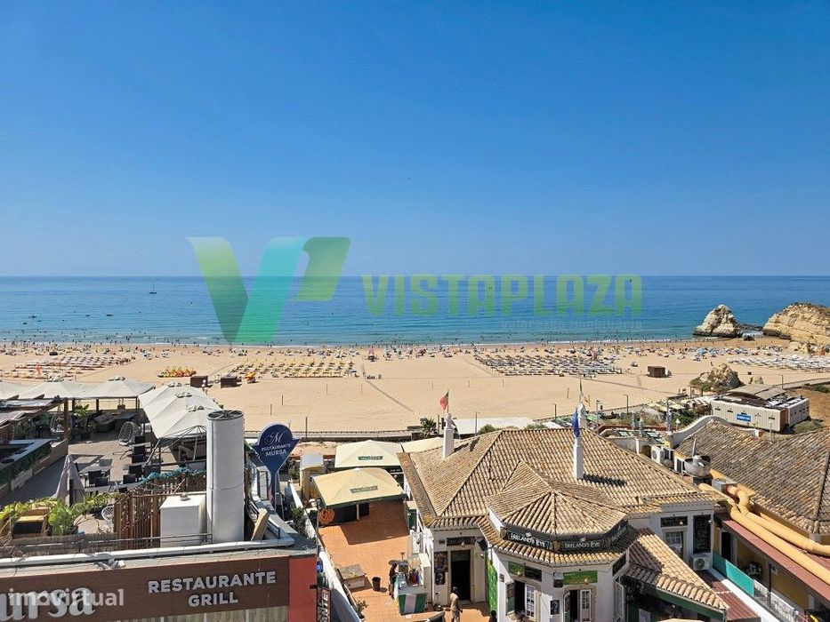 Apartamento frente mar com dois quartos, todo equipado para venda.