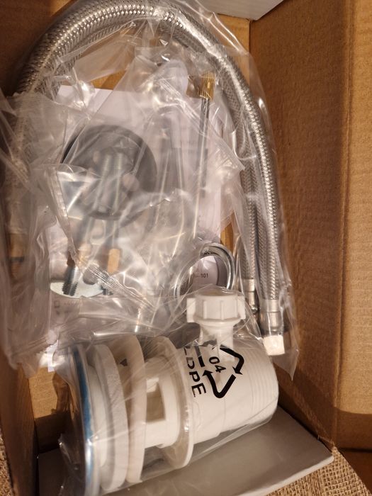 Bateria umywalka chrom. Stojąca. Tanio Basic
