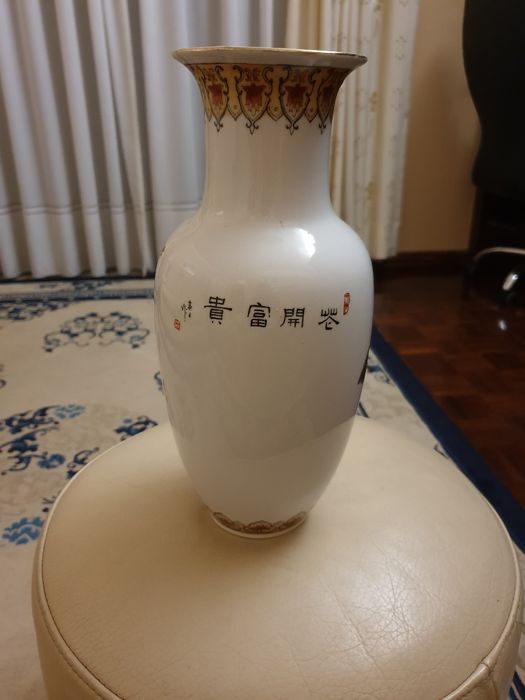 Jarra antiga em porcelana
