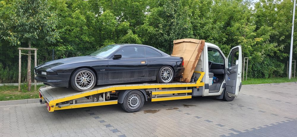 Pomoc drogowa, holowanie, laweta, transport, rozładowany akumulator.