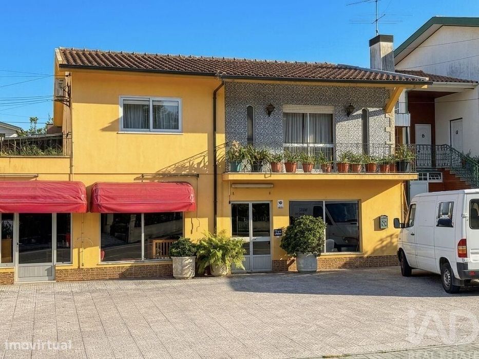 Ateliê T3 em Oiã de 335,81 m2
