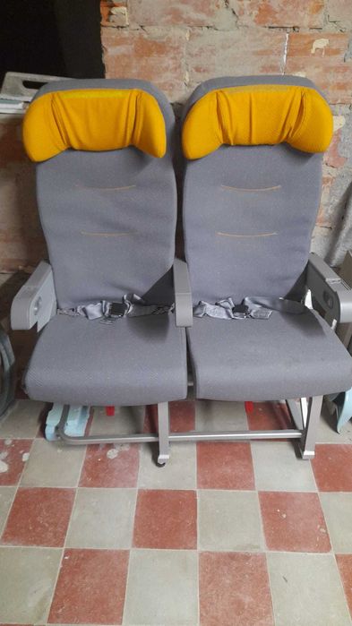 Cadeira gaming e cadeira de  coleção