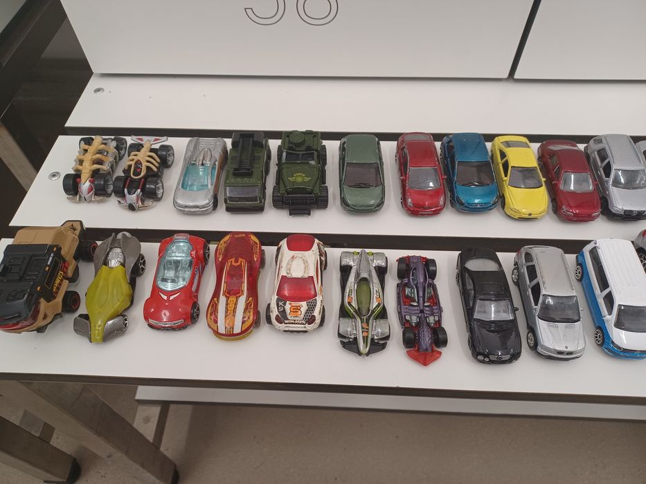 Veiculos escala col.Alfa Romeu/Peugeot/Mini/porshe/BMW/Toyota