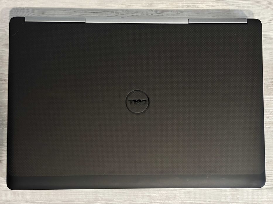 Dell Precision 7720 | Nvidia P4000 8Gb | 256Gb SSD | 16Gb RAM | Intel Xeon E3-1545M v5