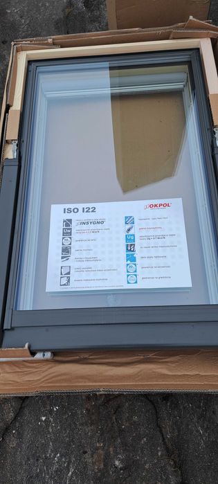 Okno dachowe 78x118 3-szybowe z żaluzją  nowe