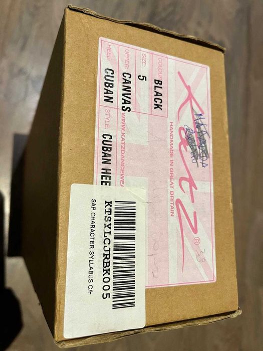 Sapatos Caracter Katz 37,5 novos