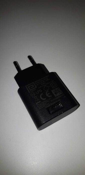 Cinco carregadores e dois cabos USB-C