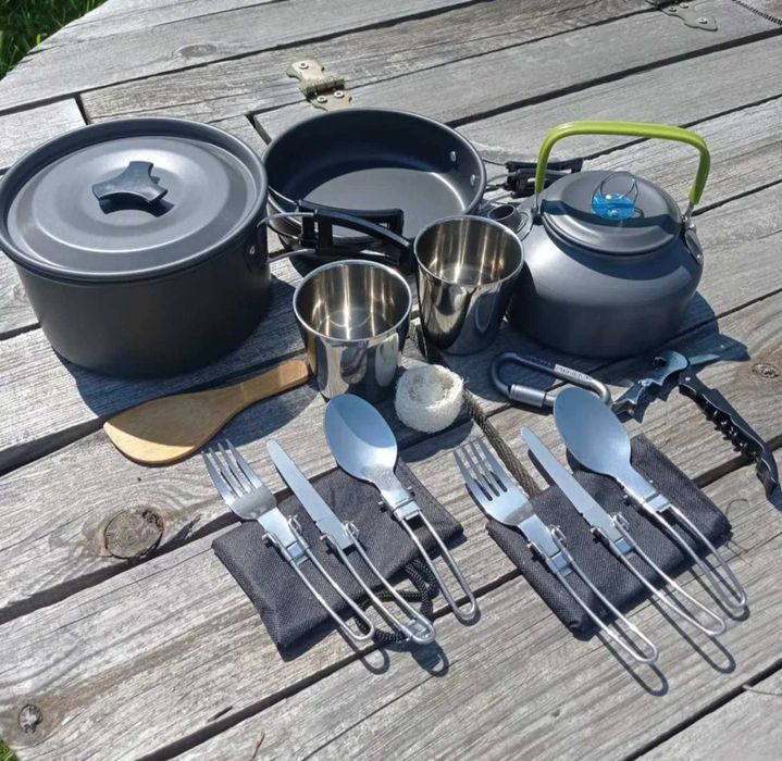 Туристичний посуд на 2 людини з приборами посуда