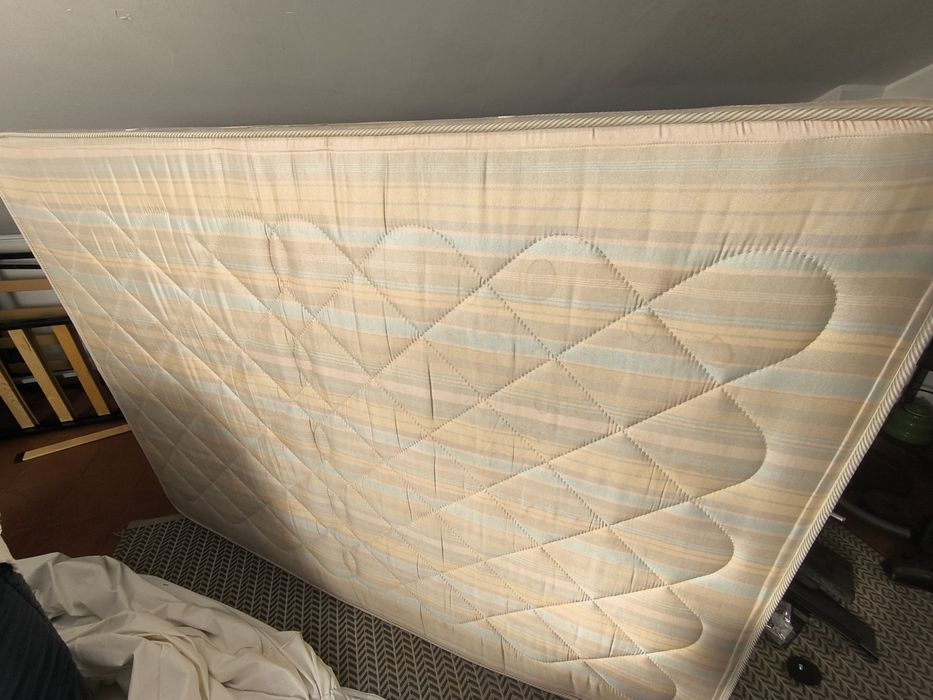 Colchão de mola 183x130x17