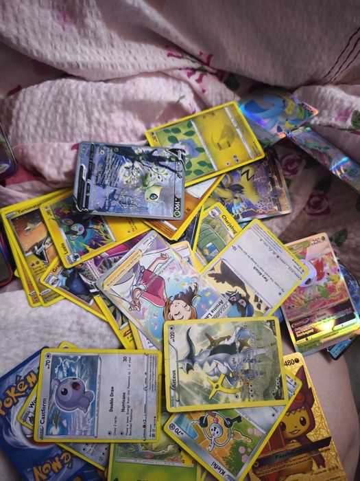Karty z pudełkiem POKEMON
