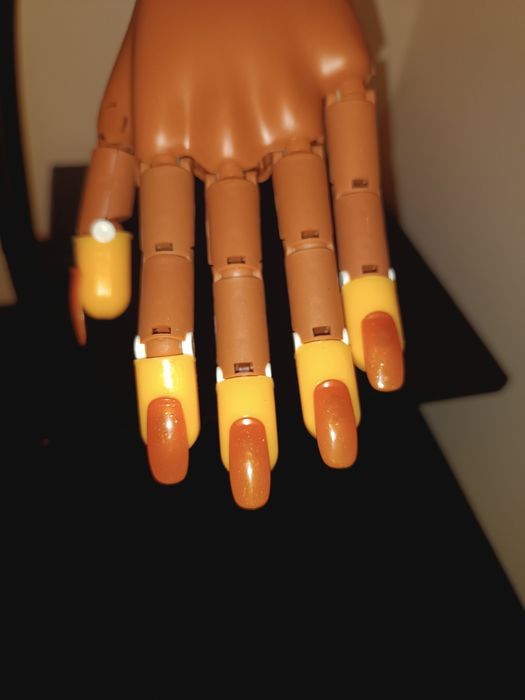 Ręka do nauki manicure