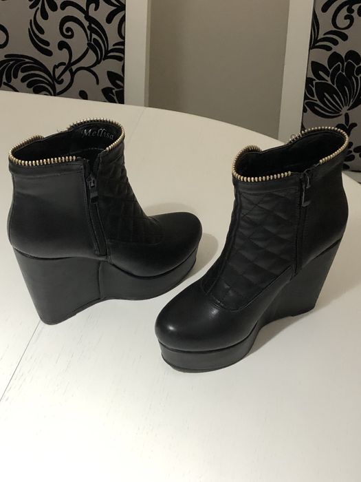 Ботильйони на платформі