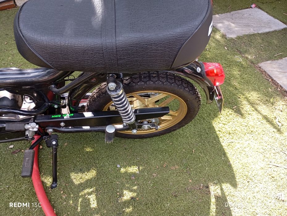 Motorizada casal boss e Sachs V5