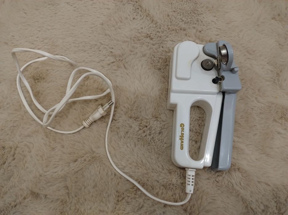 Elektryczny otwieracz do puszek