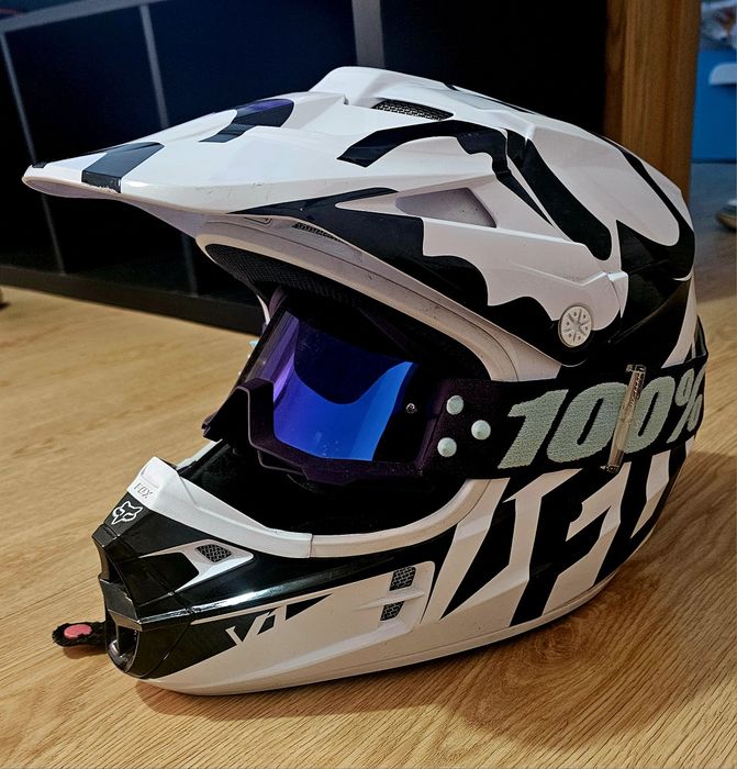 Capacete FOX practicamente novo M