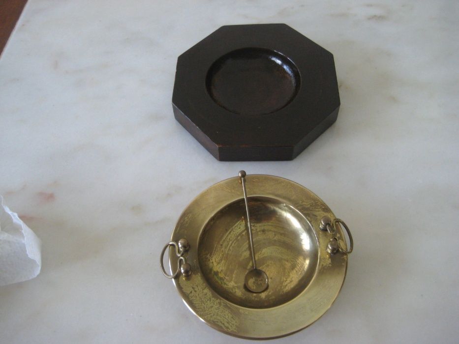 Cinzeiro antigo cobre+base hexagonal madeira,1930