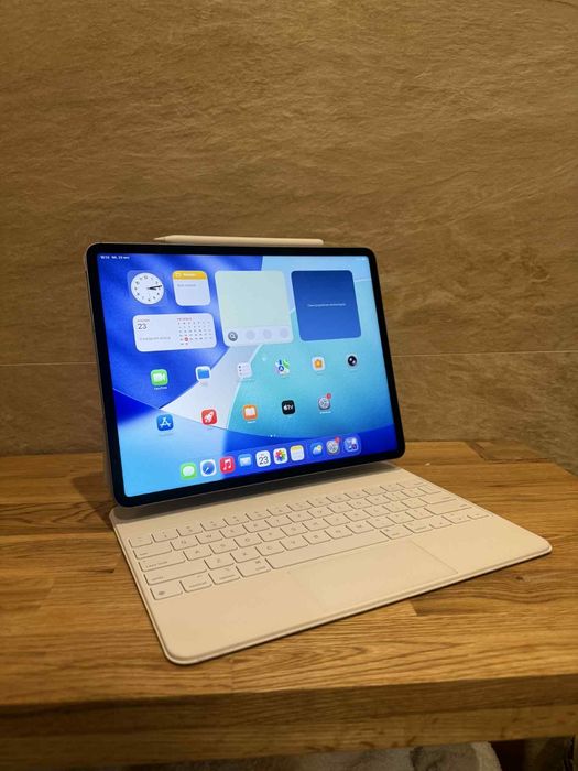 IPad Pro 12,9” 6 gen. 256 GB Cellular + Magic Keyboard +