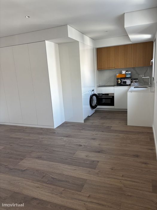 T1 Moderno com Ar Condicionado junto ao metro