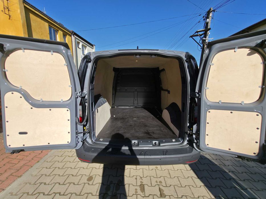 Zabudowa zabezpieczenie ze sklejki Ford Transit Connect van