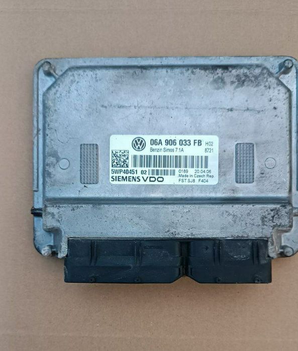 Блок управління двигуном ЕБУ Skoda Octavia 1.6  06A906033FB