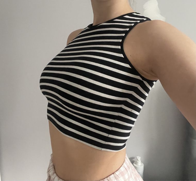 Top w czarno biale paski