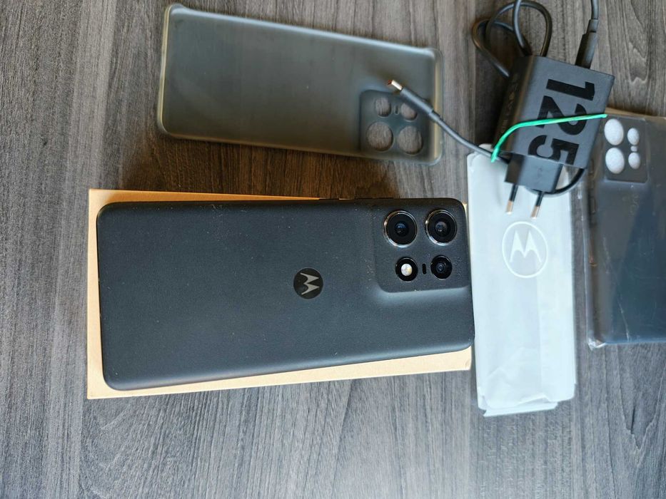 Motorola edge 50 pro jak nowa