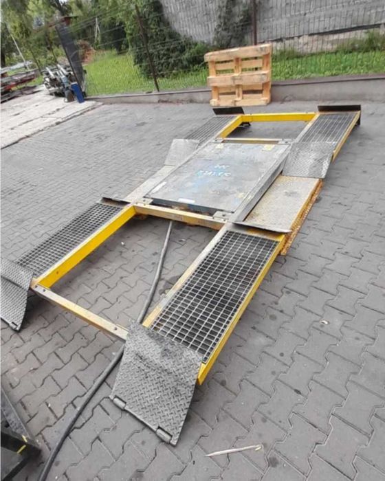 Podnośnik samochodowy najazdowy nożycowy poduszkowy