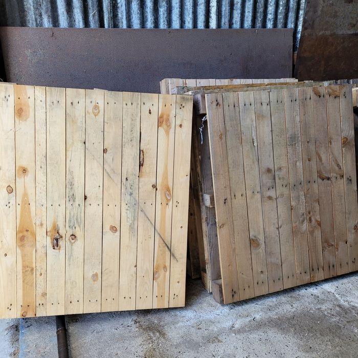 Palety drewniane 122/101