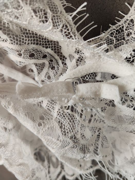 Komplet białej bielizny