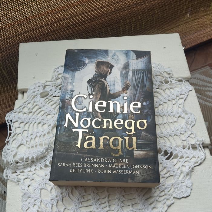 Czerwone zwoje magii Cassandra Clare